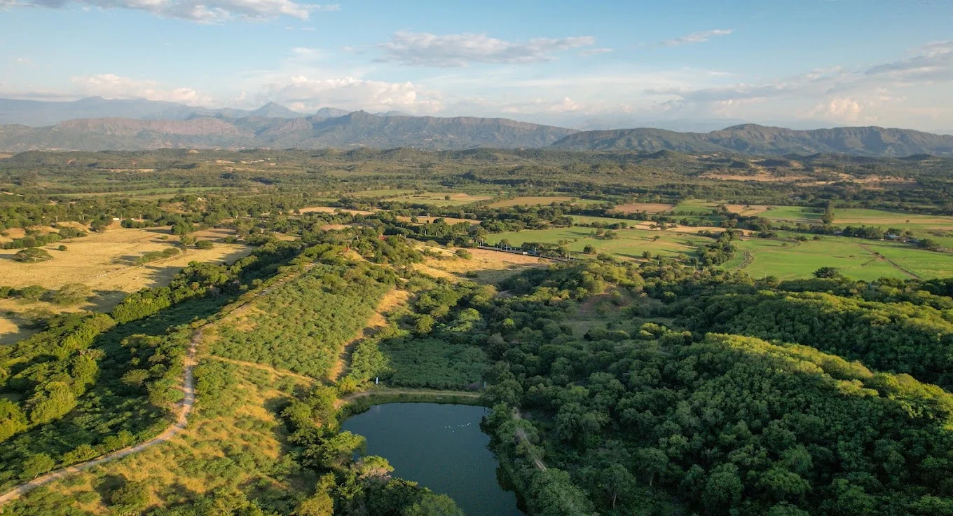 atardecer paisaje lago lotes campestres bogota